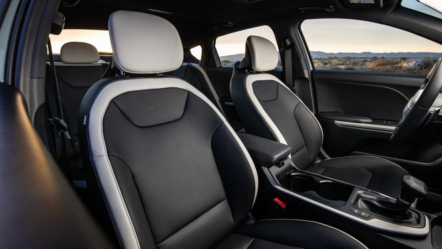 Kia K4 Side View of Premium Seats and Paddle Shifters