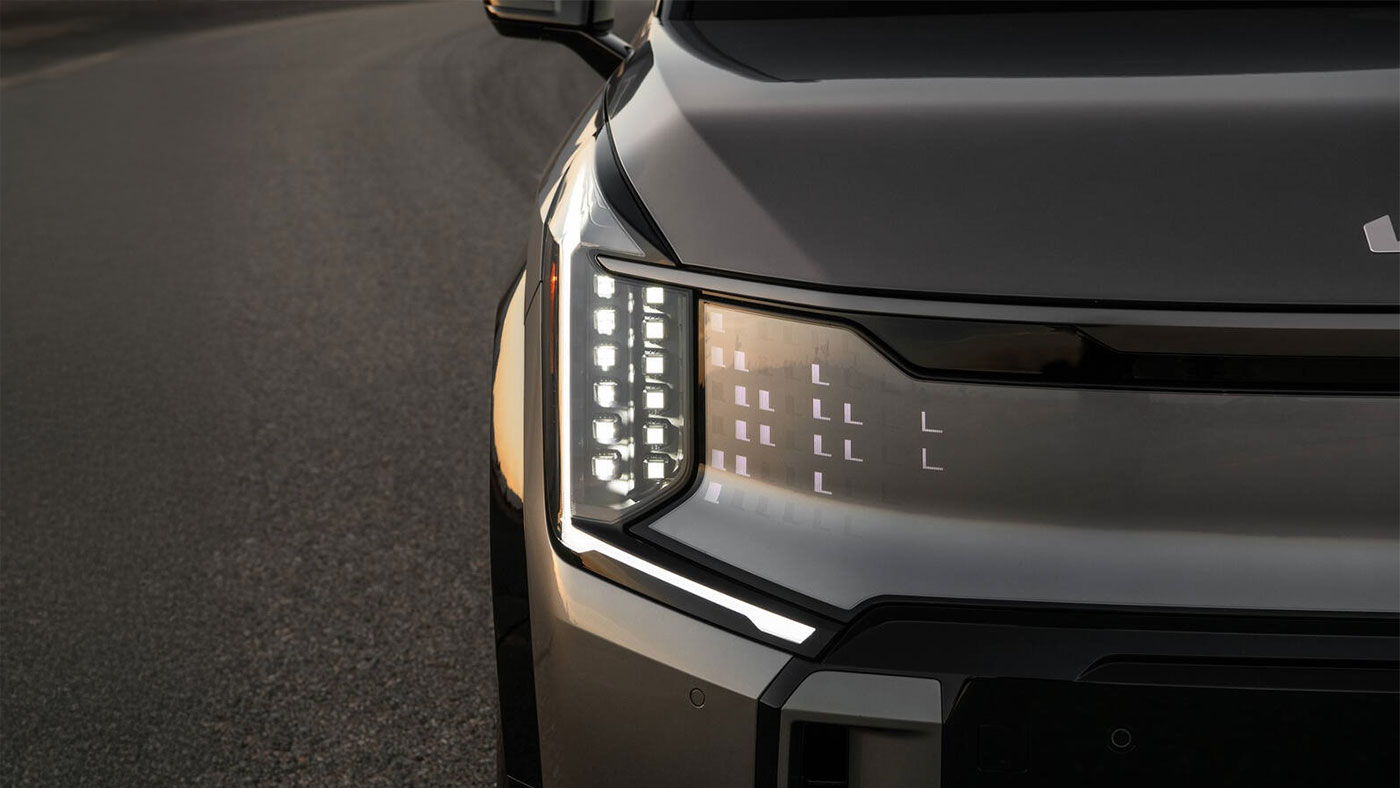 EV9 GT exclusive Digital Lighting Pattern & LED Headlights.