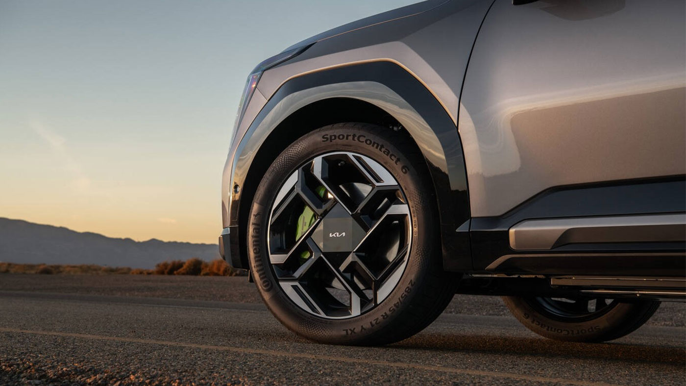 EV9 GT 21" High Performance Continental Tires with Lime colour Calipers.