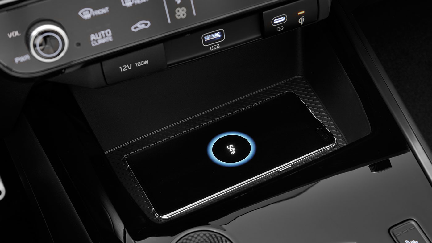 Le Niro hybride avec chargeur de smartphone sans fil en option.