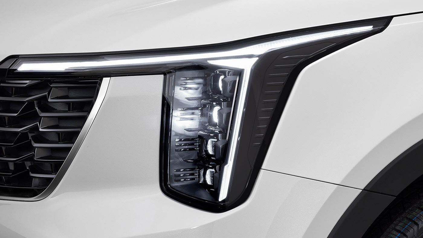 Les phares avant à DEL du Kia Sorento X-Pro.