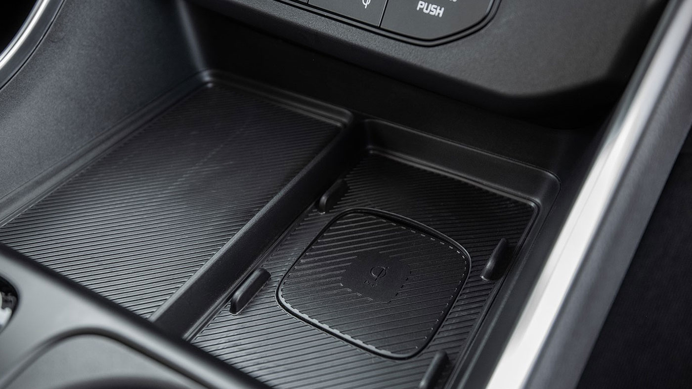 Le chargeur pour téléphone cellulaire optionnel de la Kia Carnival.