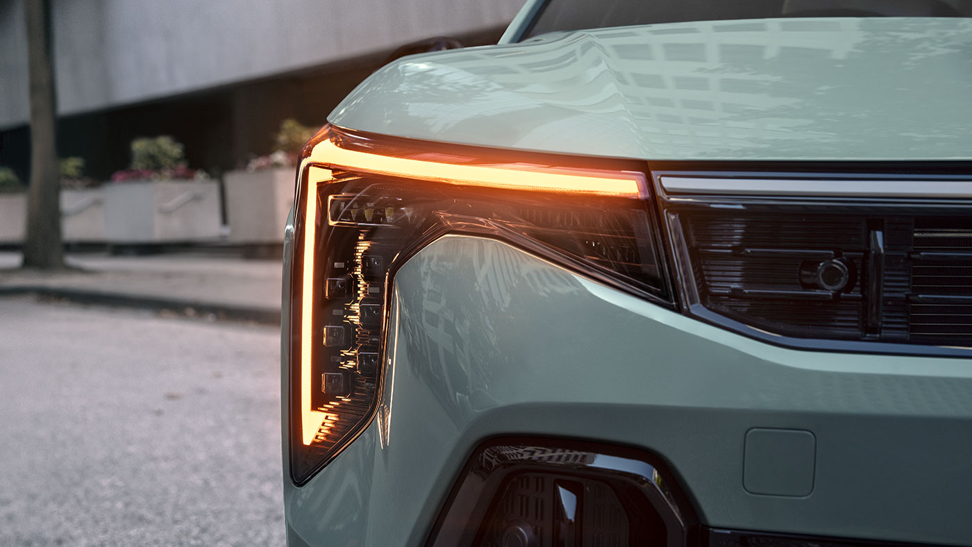 2026 Kia K4 front exterior LED headlights