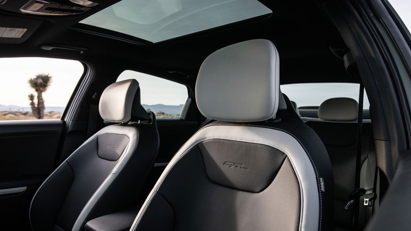 2026 Kia K4 sedan full-width Sunroof