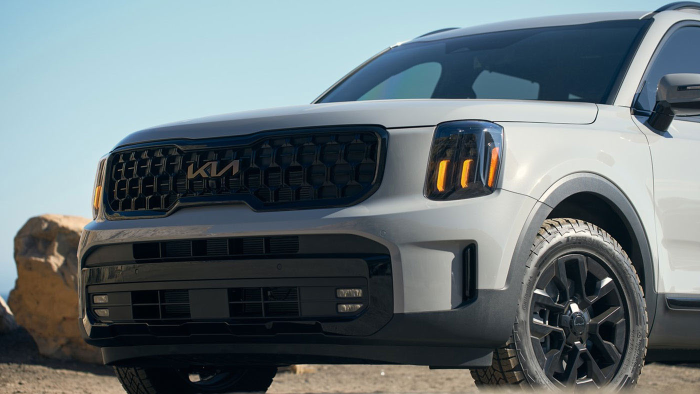The Telluride X-Pro exterior with gloss black grille and LED Headlights.
