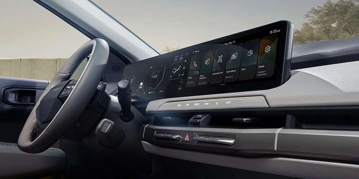 Panoramic digital driving displays
